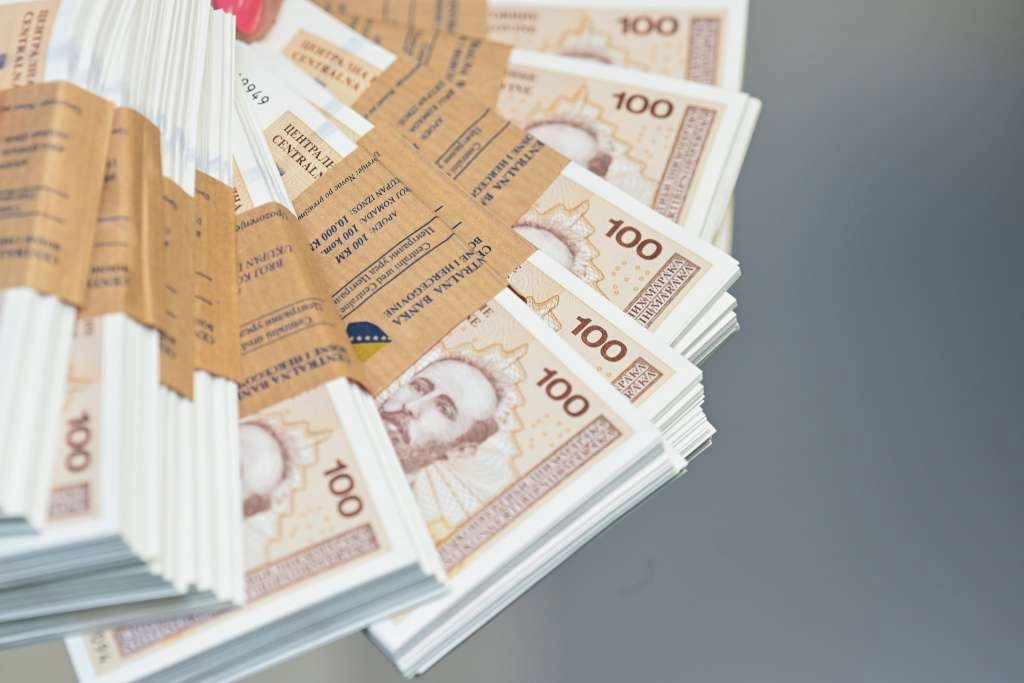 Vlasti u BiH podijelile 383 milijuna maraka za 12.200 udruženja, preko 1.800 povezano sa strankama